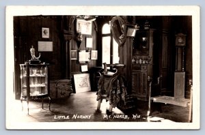K10/ Mt Horeb Wisconsin RPPC Postcard c40-50s Little Norway Interior 112
