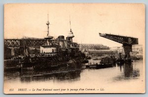 WW1  French  Le Pont National Ouvert Pour Le Passage d'un Cuirassi  Postcard