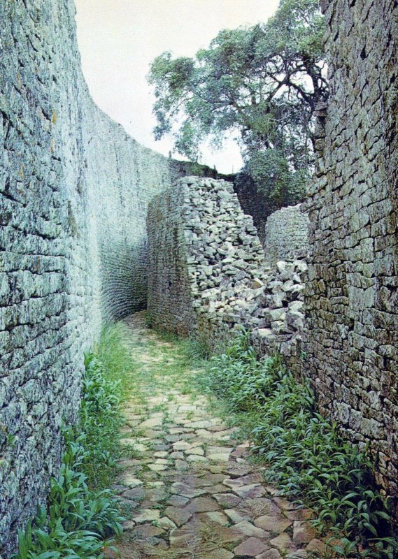 VINTAGE CONTINENTAL SIZE POSTCARD THE PARALLEL PASSAGE ZIMBABWE RUINS