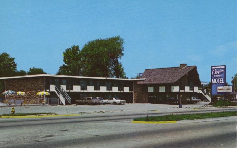 Clayton House Motel ~ Loves Park Illinois IL ~ Vintage Postcard