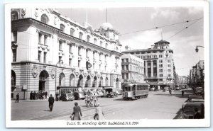 RPPC AUCKLAND, NEW ZEALAND ~ Trolley QUEEN STREET Scene 1930s-40s Photo Postcard