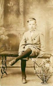 REAL PHOTO-LITTLE BOY CROSSING LEGS-EARLY-R91783