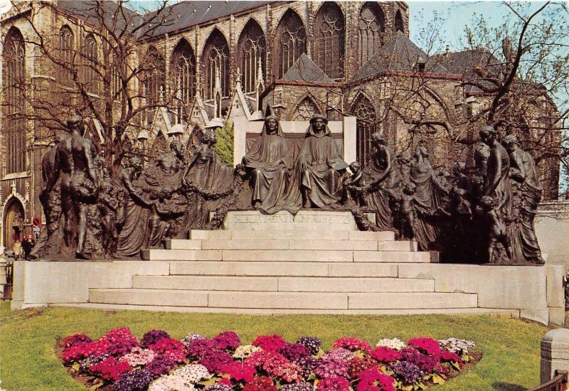 BG5205 gent gand la cathedrale st bavon et le monument des freres van e  belgium