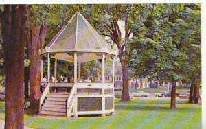 America Postcard - Bandstand On The Green - New Milford - Connecticut - TZ4122