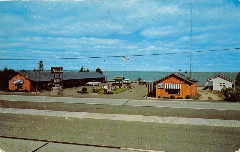 St Ignace Michigan~Wishing Well Motel~50s Convertible Car~Lake Bknd~Postcard