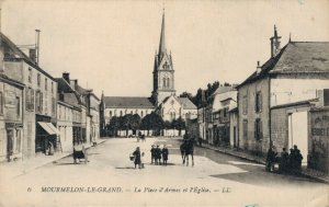 France - Mourmelon Le Grand La Place d'Armes et l'Église 03.32