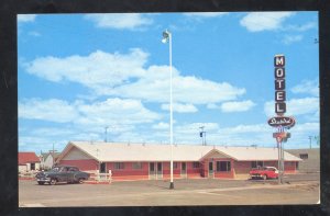 SASKATOON SASKATCHEWAN MOTEL SKYBIRD VINTAGE ADVERTISING POSTCARD OLD CARS