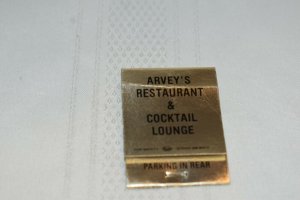 Arvey's Restaurant Niles Illinois Gold 20 Strike Matchbook
