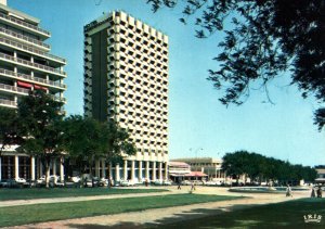 VINTAGE CONTINENTAL SIZE POSTCARD HOTEL INDEPENDENCE DAKAR SENEGAL 1970s