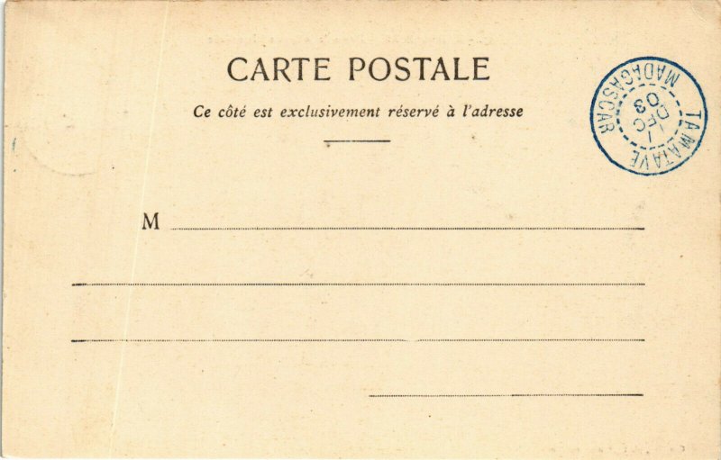 PC CPA MADAGASCAR, DANSE DE LA SAGAIE Á IMANDABE, Vintage Postcard (b19965)