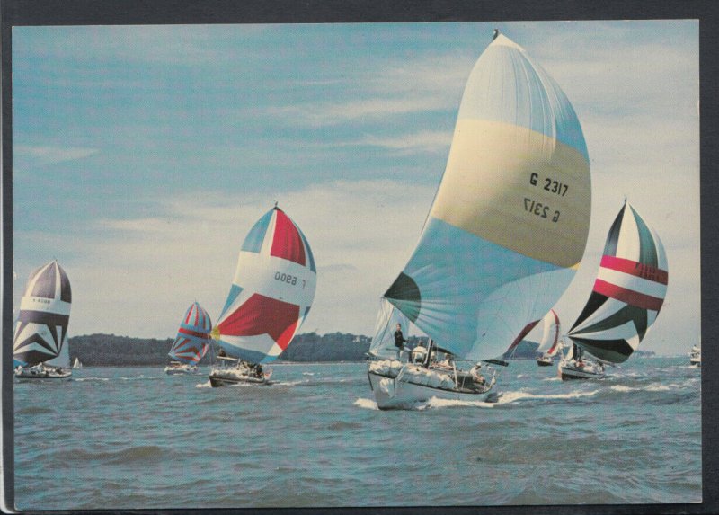 Sports Postcard - Yachting - Yachts Under Spinnaker, Cowes, Isle of Wight RR6858