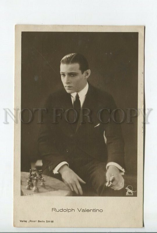460136 Rudolph VALENTINO Italian Film Actor CHESS Vintage PHOTO postcard