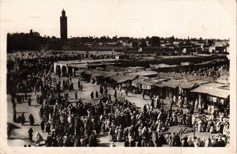 CPA AK MARRAKECH La Place Djemaa el F'na MAROC (689328)