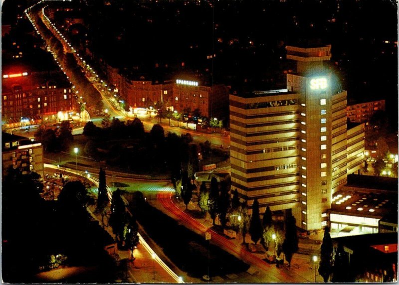 VINTAGE CONTINENTAL SIZE POSTCARD WEST BERLIN SCENE AT NIGHT 1970s