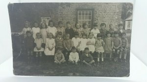 Vintage Postcard Group of Schoolchildren, Sunday School ?  Beryl Hamm on Rear.