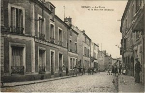 CPA REBAIS La Poste et la Rue des Molinots (19573)