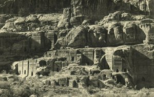 jordan, PETRA RAQMU ٱلْبَتْرَ, Tiers of Rock cut Tombs (1930s) Postcard