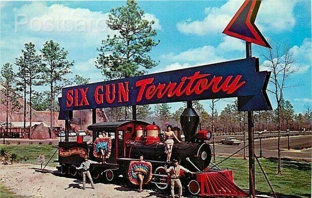 FL, Silver Springs, Florida, Ghost Town of the Old West, Can-Can Dancers