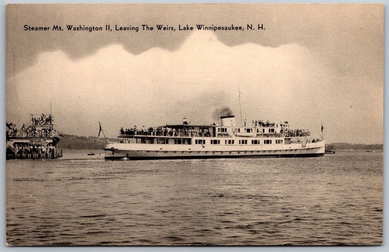 Vtg Lake Winnipesaukee NH Steamer Mt Washinghton II leaving the Weirs Postcard