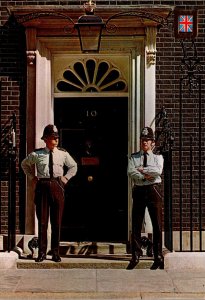 England London Policemen At 10 Downing Street