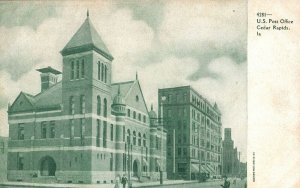 VINTAGE POSTCARD UNITED STATES POST OFFICE AT CEDAR RAPIDS IOWA c. 1900 MINT