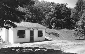 J64/ Fountain Michigan RPPC Postcard c1950s Austin's Grocery Store 353