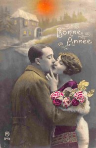 Happy New Year Greeting Couple Kissing Bonne Annee 1918 postcard