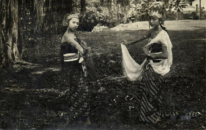 indonesia, JAVA, Native Javanese Dancers (1930s) RPPC Postcard