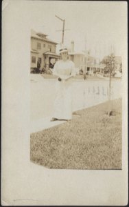 WOMAN ON SIDE WALK 1914 CALIFORNIA