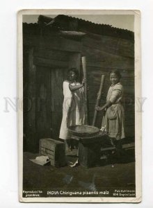 263559 ARGENTINA INDIAN Chiriguana treading corn Vintage photo