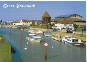 Norfolk Postcard - The Yacht Station - River Bure - Great Yarmouth - Ref TZ8551