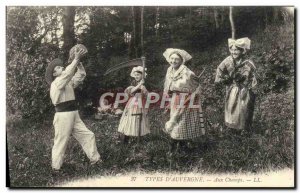 Postcard Old Types & # 39Auvergne the Champs Folklore