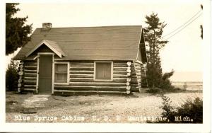 MI - Manistique. Blue Spruce Cabins, U.S.2    *RPPC