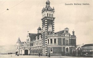 DUNEDIN RAILWAY STATION NEW ZEALAND TRAIN DEPOT POSTCARD (c. 1907)