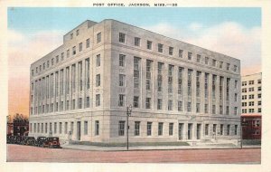 POST OFFICE JACKSON MISSISSIPPI POSTCARD (c. 1940s)