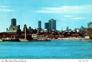 CONTINENTAL SIZE POSTCARD CANADA'S LARGEST HARBOUR AT MONTREAL QUEBEC CANADA