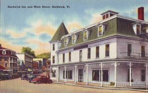 P1238 unused linen postcard hardwick inn and main st. hardwick vermont, old cars