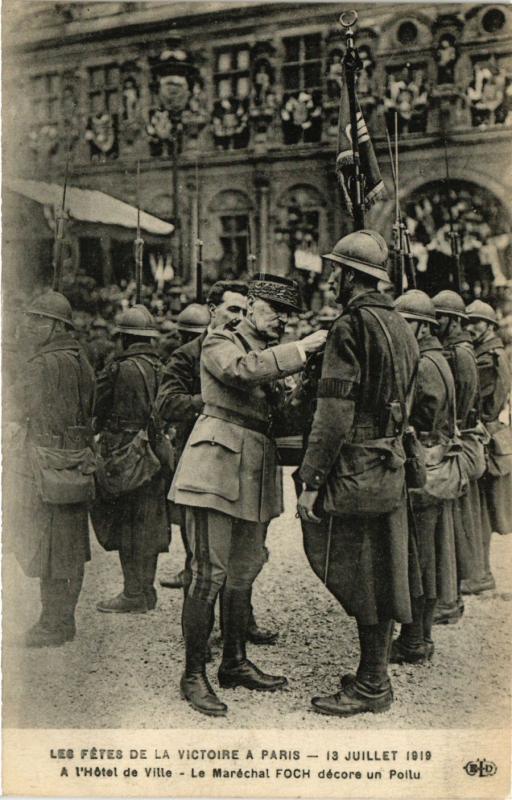 CPA Militaire, Les Fetes de la Victoire a Paris - L'Hotel de Ville (362044)