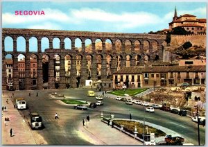 VINTAGE CONTINENTAL SIZE POSTCARD ORIENTAL PLAZA & AQUEDUCT AT SEGOVIA SPAIN