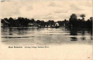 CPA AK INDONESIA DUTCH INDIES Siak Sumatra Driving Village Mandan River (a1550)