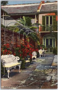 VINTAGE POSTCARD A COURTYARD VIEW IN NEW ORLEANS LOUISIANA 1940s