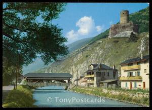 Martigny, pont couvert et chateau de la Batiaz