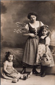 Mother and Daughters Black and White Vintage RPPC C052