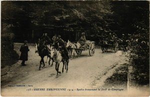 CPA Spahis traversant la foret de Compiegne FRANCE (1020947)