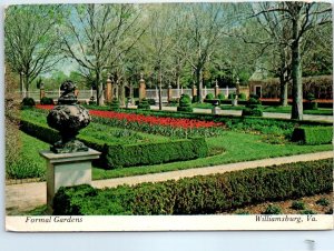 Postcard - Formal Gardens, Governor's Palace - Williamsburg, Virginia