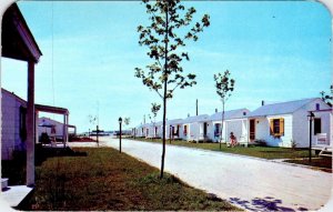 Hampton Bays, LI NY New York SKIPPER'S COTTAGES Roadside Motel ca1950's Postcard