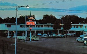 Laramie Wyoming 1960s Postcard Hinton's Downtown Motel