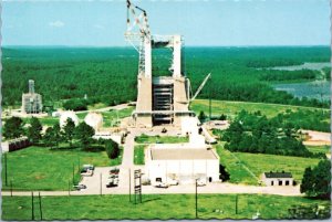 Postcard AL Huntsville - Alabama Space and Rocket Center Saturn V Test Stand