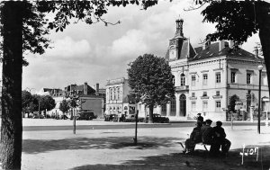 br108420 chatellerault promenade de blossac et hotel de ville  france car