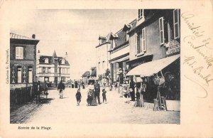 Entre de la Plage Street Scene Vintage Postcard AA8894